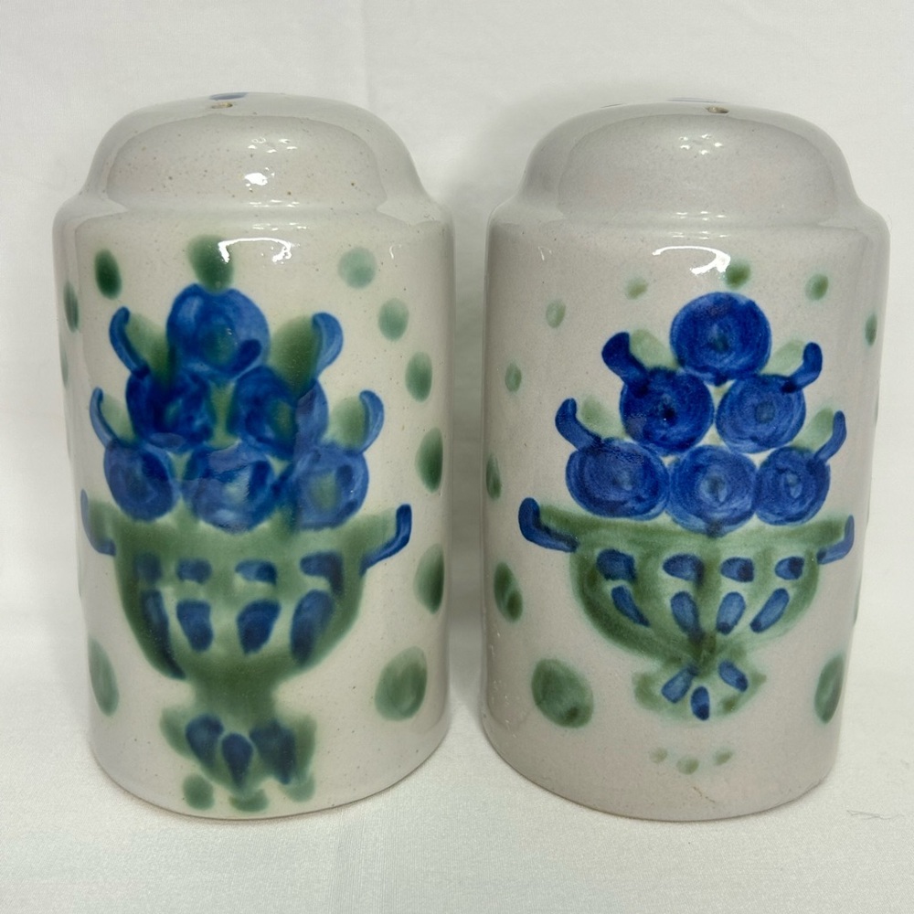 M. A. Hadley Stoneware Salt & Pepper Set Blueberries VINTAGE MADE U.S.A. 4.5X2.5 - Picture 9 of 9